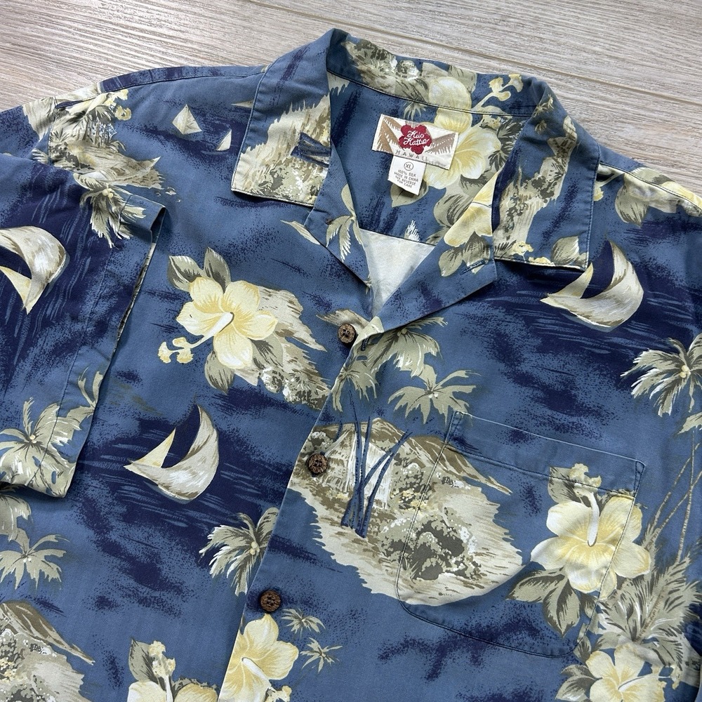 Hilo Hattie Hawaiian Shirt Mens XL Silk Blue Tropical Floral Camp Pocket Collar